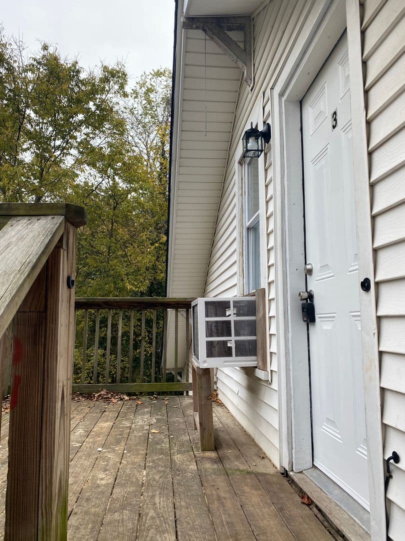Clarksville Apartment: 443 Greenwood Ave