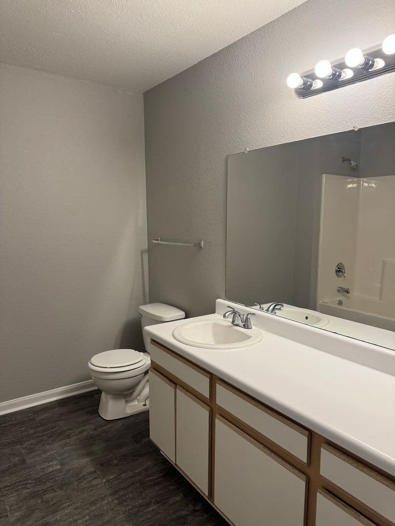 Clarksville Apartment: 2113-2119 Ringgold Ct