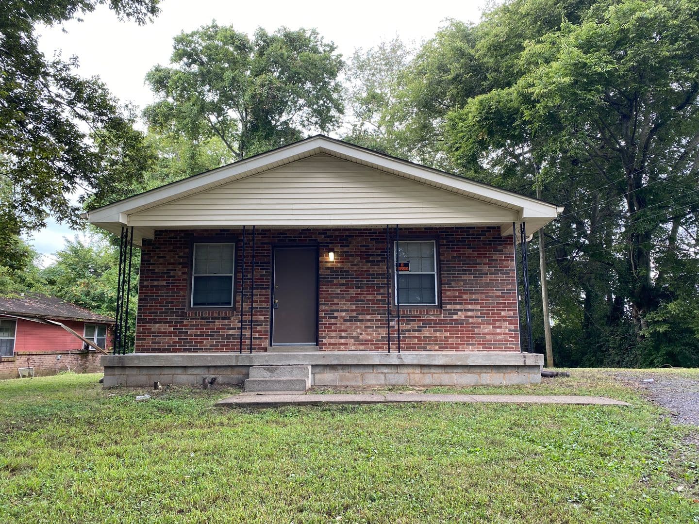 Clarksville House: 222 N. 11th St