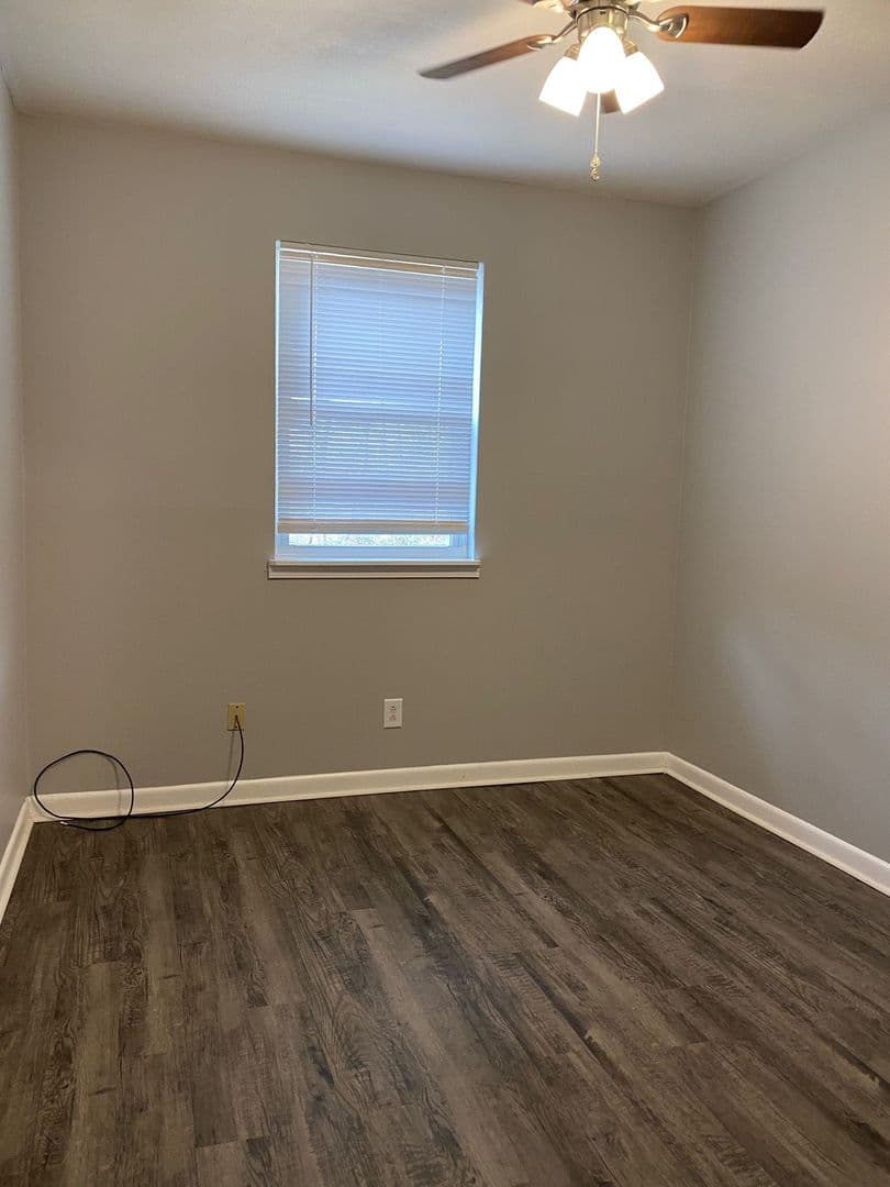 Clarksville Apartment: 812 Bradley St