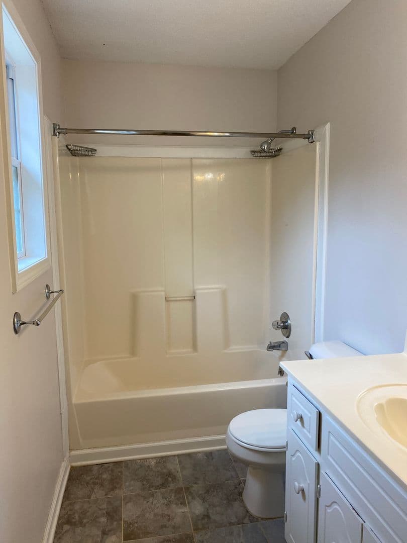 Clarksville House: 1349 Jenny Ln