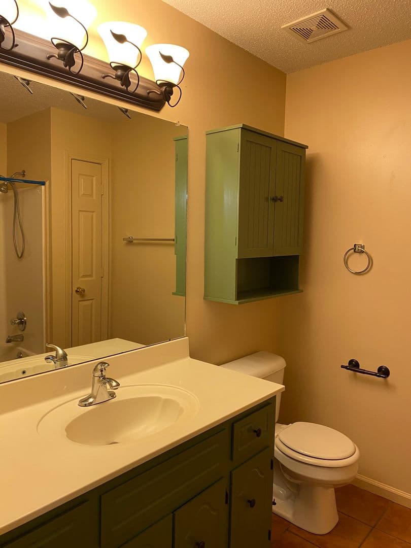 Clarksville House: 1349 Jenny Ln