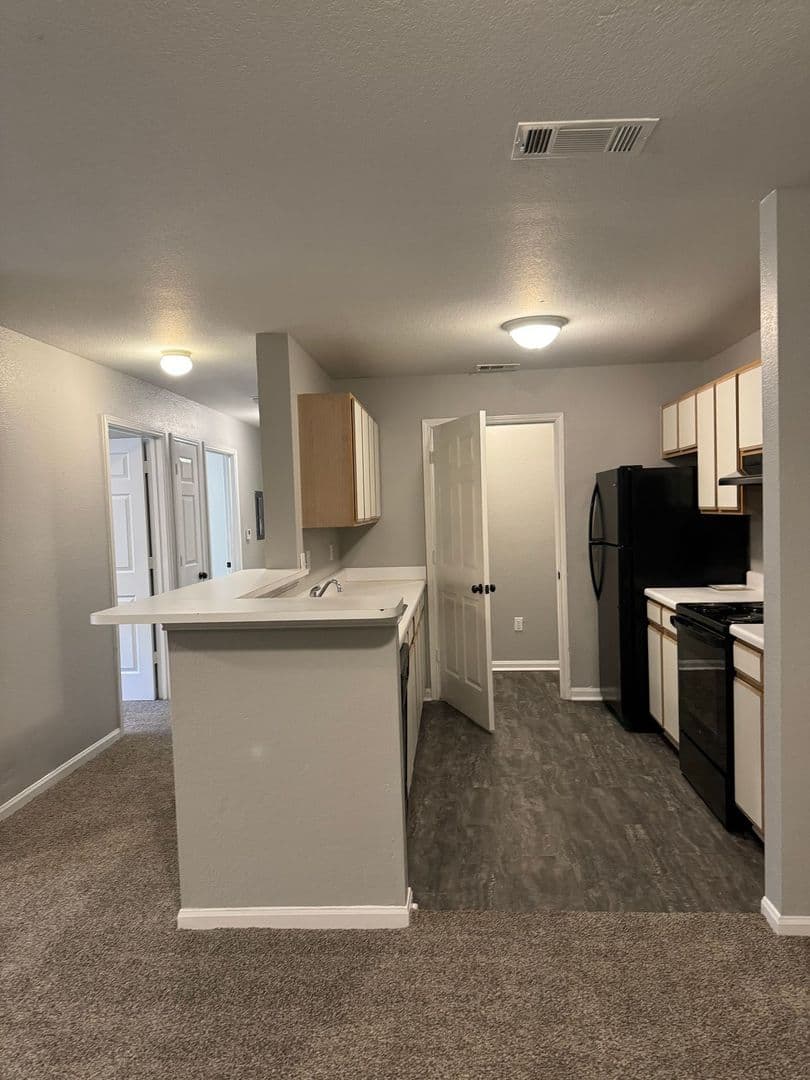 Clarksville Apartment: 2113-2119 Ringgold Ct