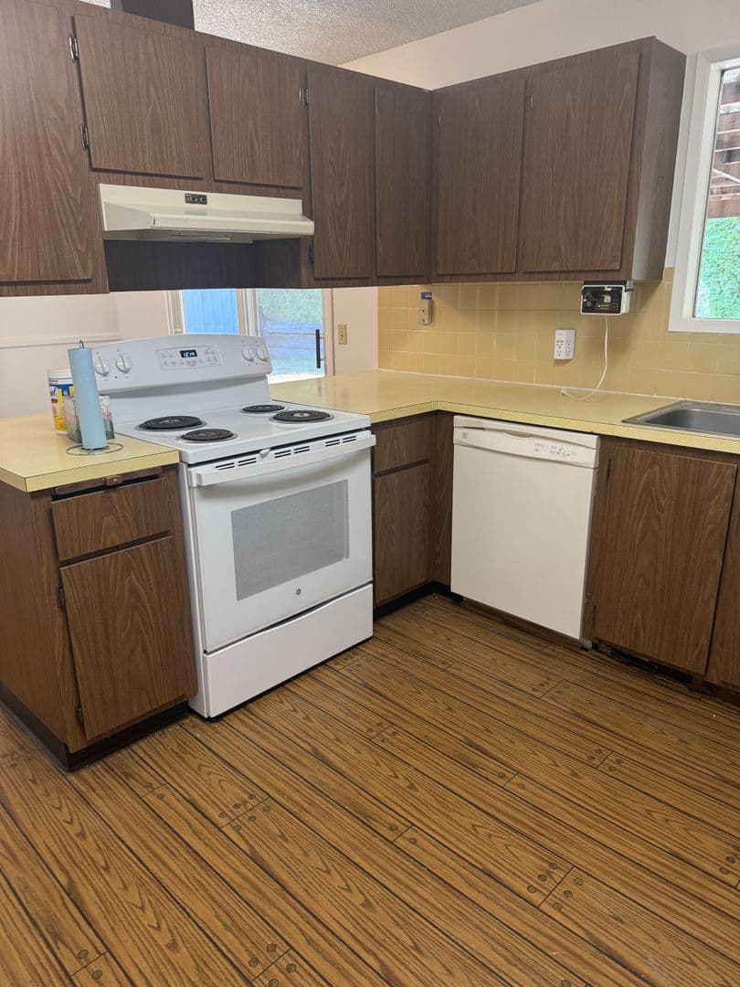 Pullman House: 1715 NW Deane Dr