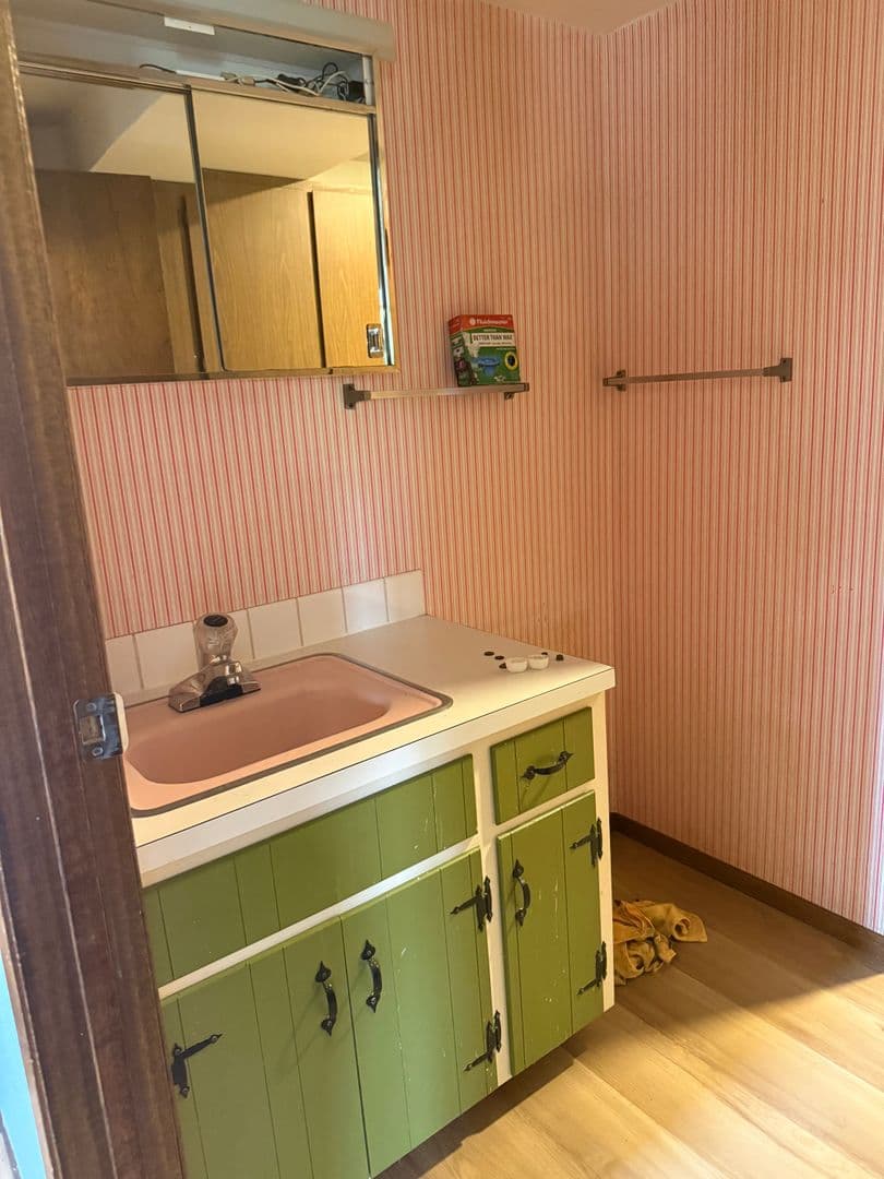Pullman House: 1715 NW Deane Dr