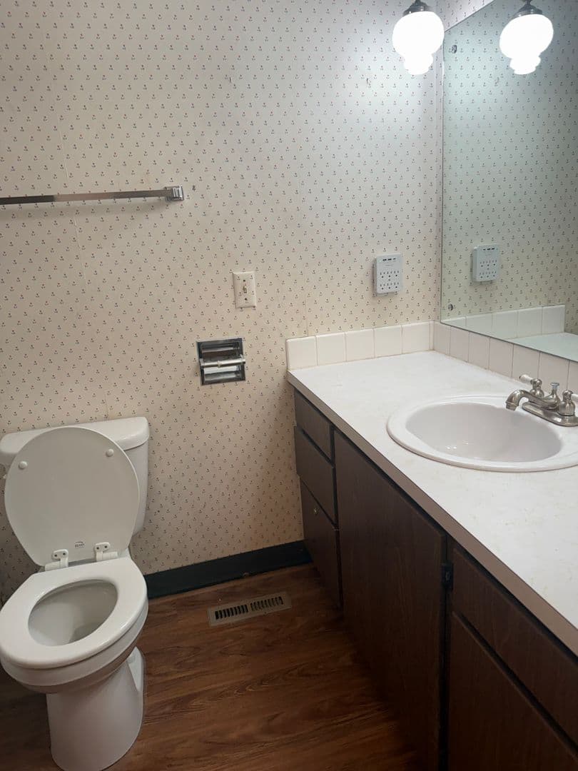 Pullman House: 1715 NW Deane Dr