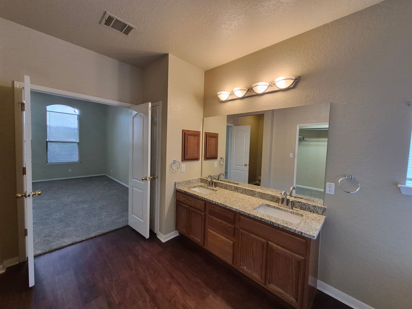 San Antonio House: 21215 Encino Ash