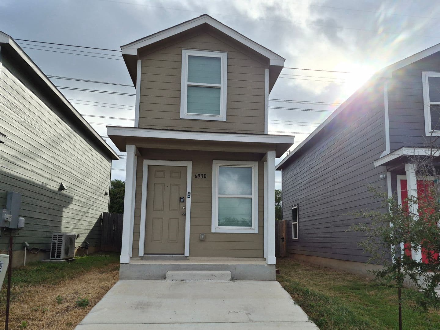 San Antonio House: 6930 Elm Cove