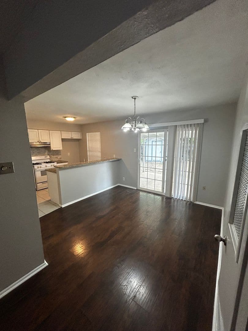 San Antonio House: 6730 Pear Tree