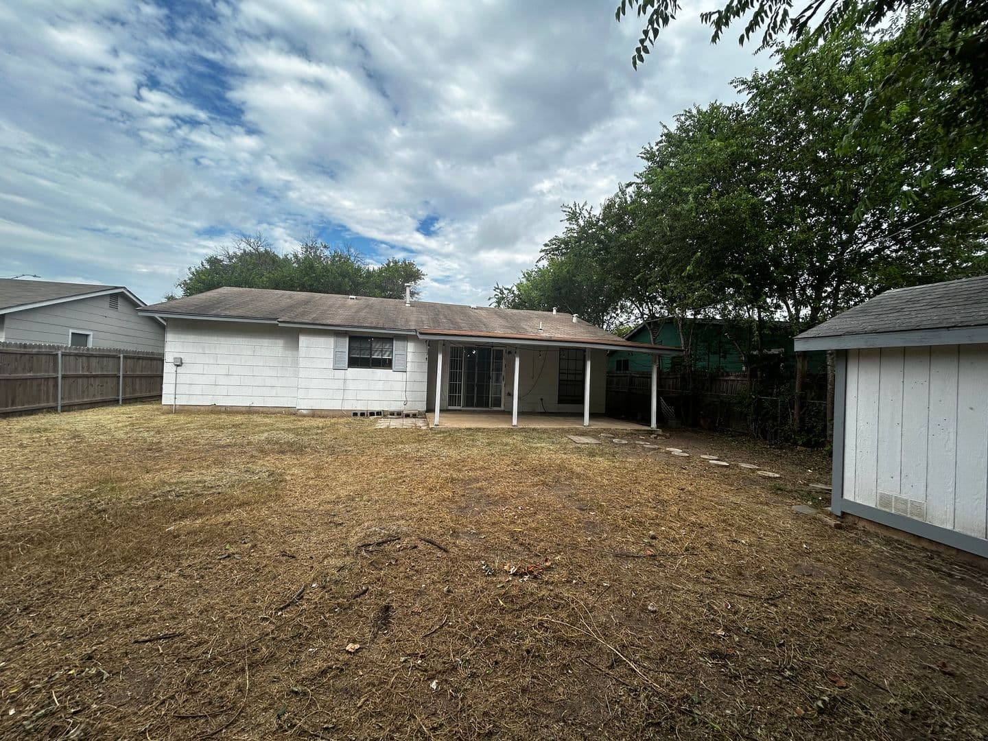 San Antonio House: 6730 Pear Tree