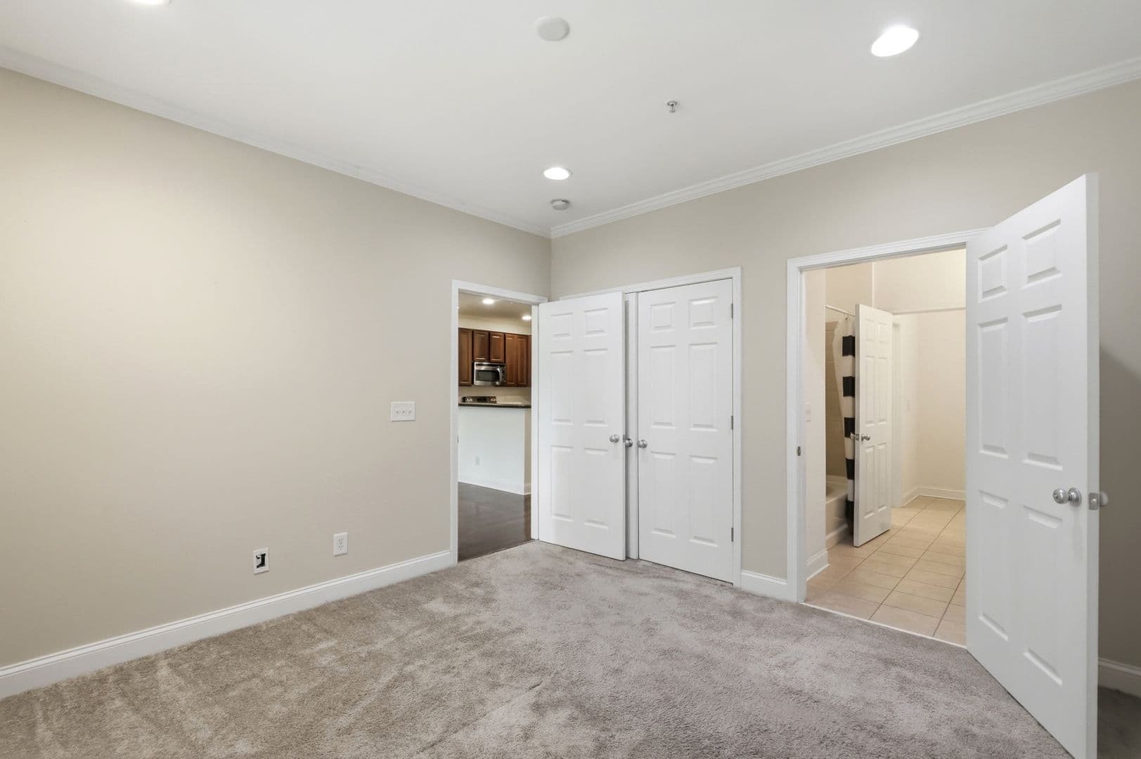 Charlotte Condo: 1000 E Woodlawn Rd #216