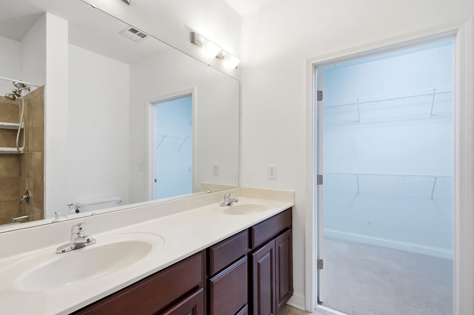 Charlotte Condo: 1000 E Woodlawn Rd #216