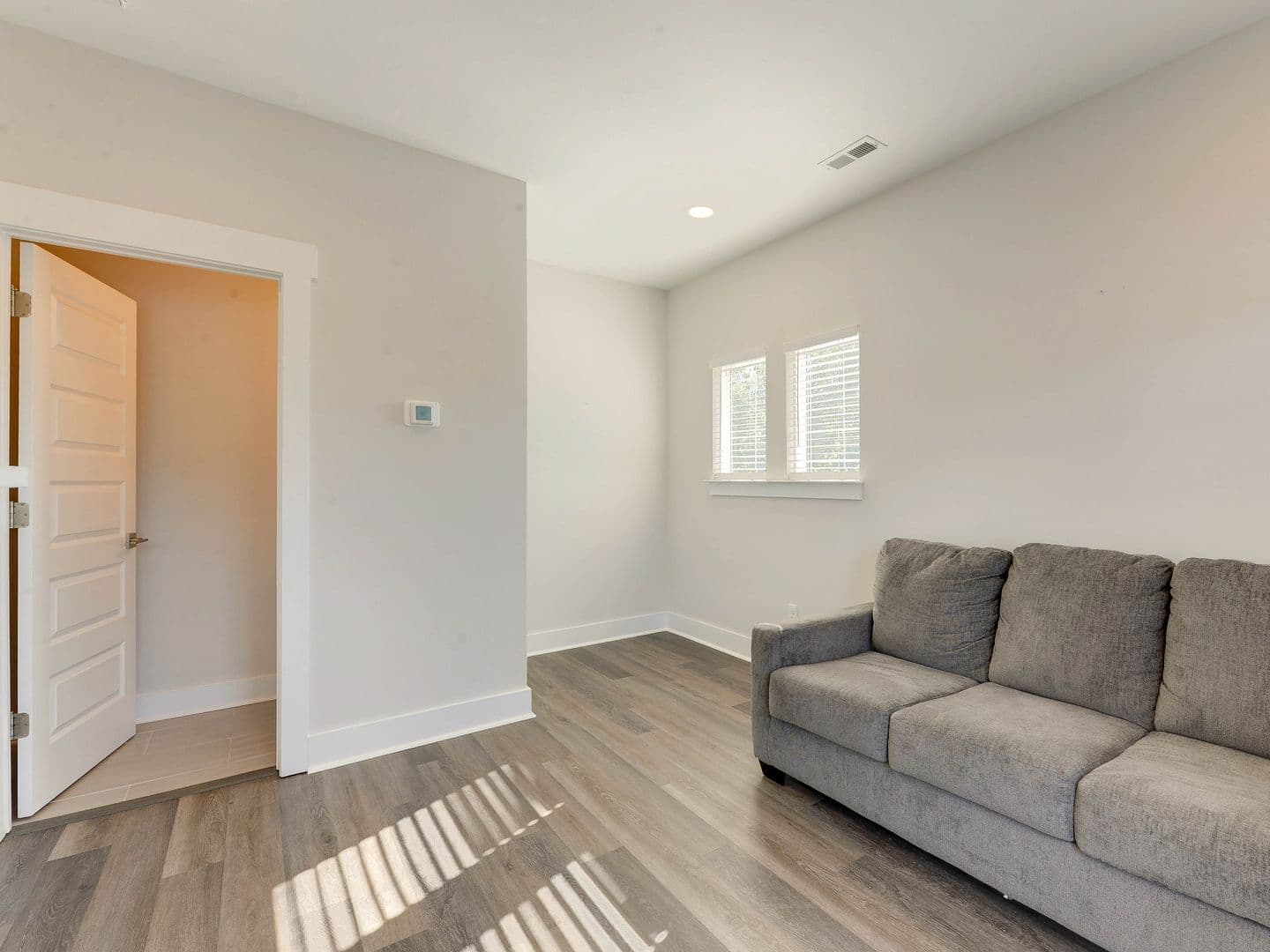 Charlotte Townhome: 606 W. End Dr.