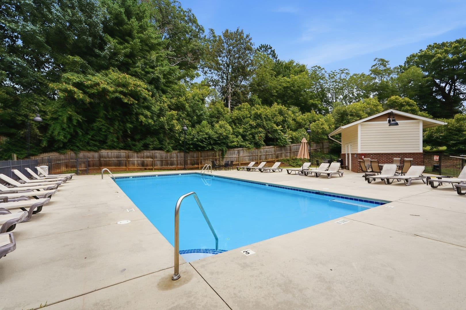 Charlotte Condo: 1000 E Woodlawn Rd #216