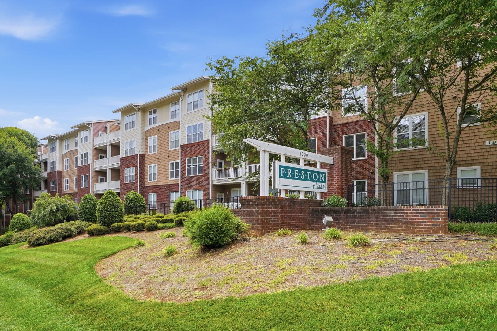 Charlotte Condo: 1000 E Woodlawn Rd #216