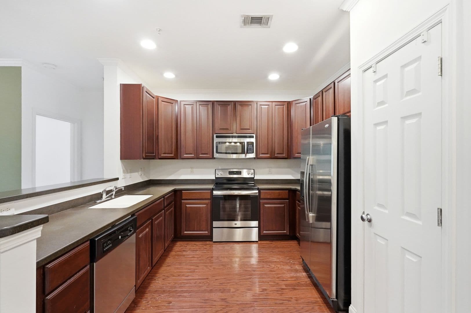 Charlotte Condo: 1000 E Woodlawn Rd #216