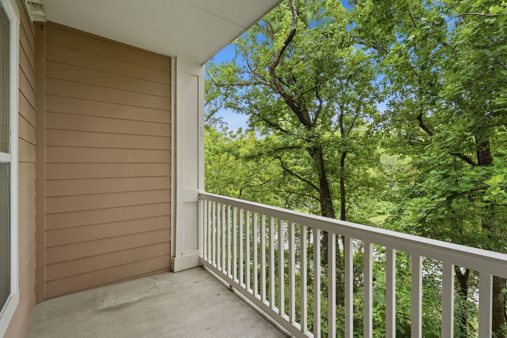 Charlotte Condo: 1000 E Woodlawn Rd #216