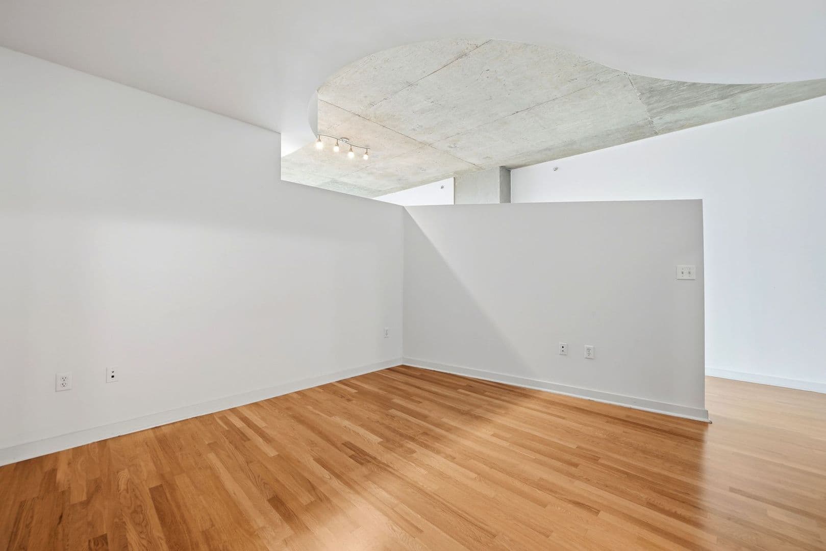 Charlotte Condo: 210 N Church St. #1608