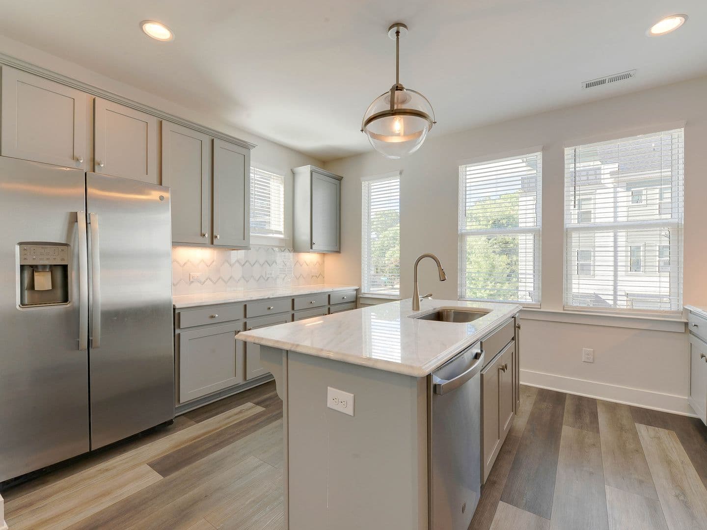Charlotte Townhome: 606 W. End Dr.