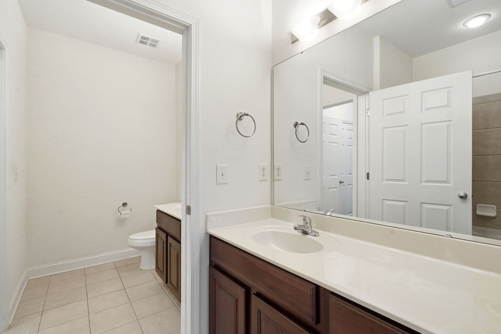 Charlotte Condo: 1000 E Woodlawn Rd #216