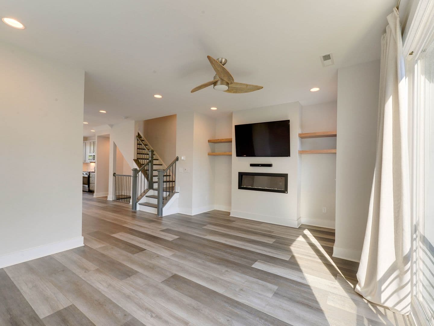 Charlotte Townhome: 606 W. End Dr.