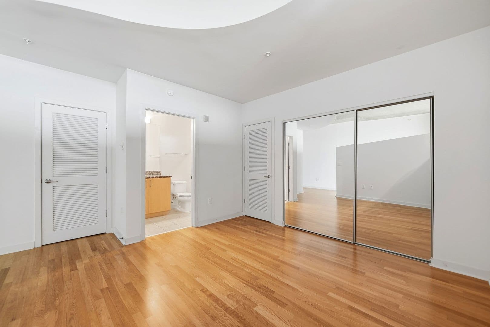 Charlotte Condo: 210 N Church St. #1608