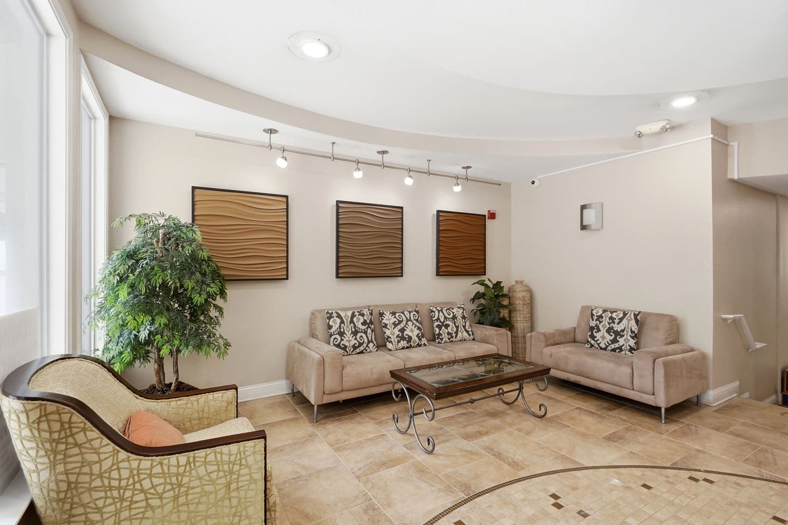 Charlotte Condo: 1000 E Woodlawn Rd #216