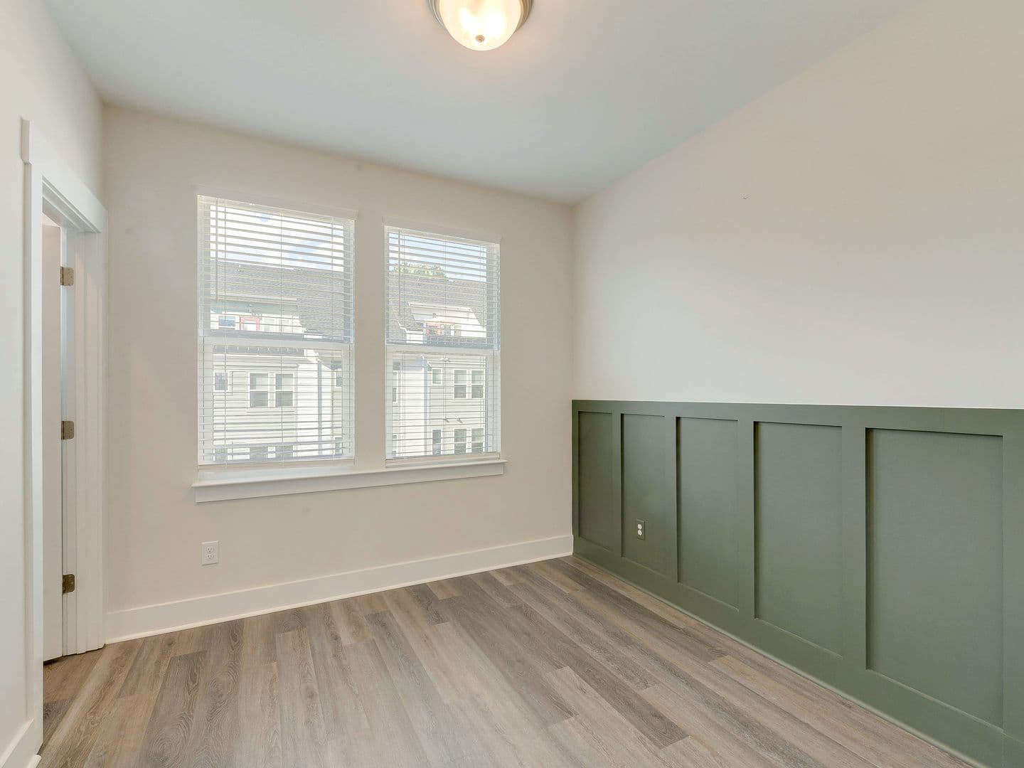 Charlotte Townhome: 606 W. End Dr.