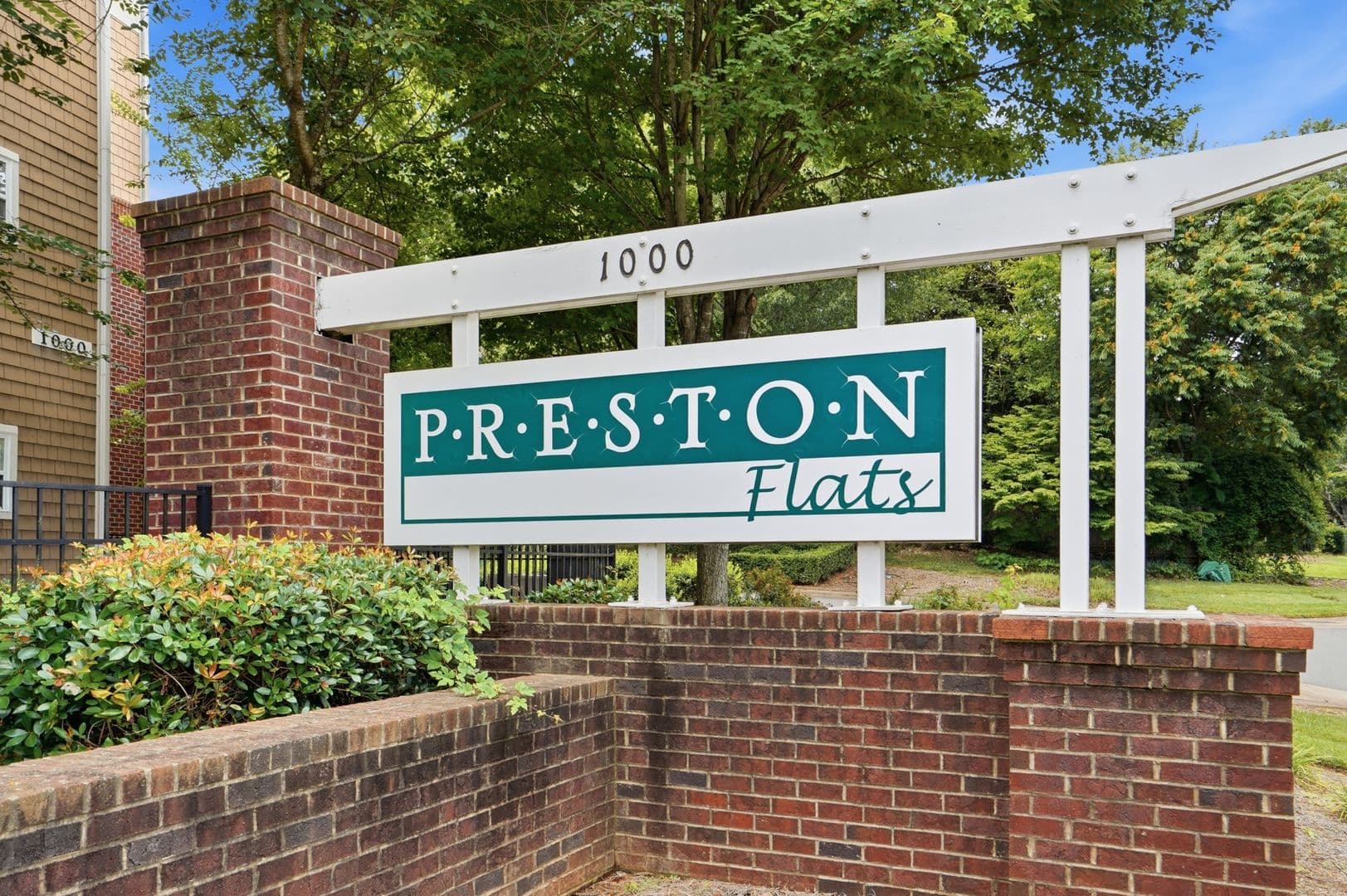 Charlotte Condo: 1000 E Woodlawn Rd #216