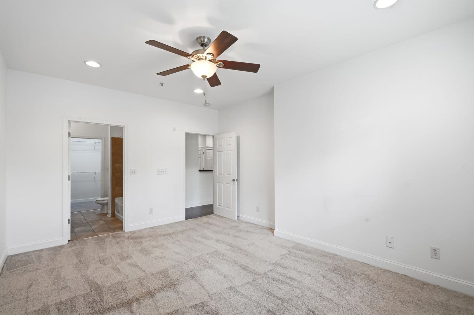 Charlotte Condo: 1000 E Woodlawn Rd #216