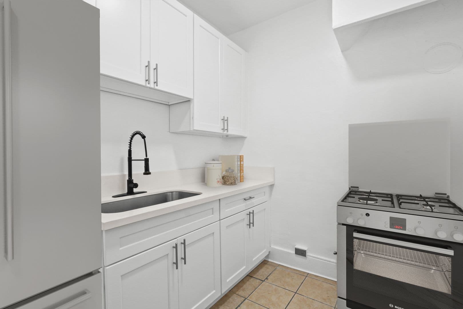 Los Angeles Apartment: 1346 4th St