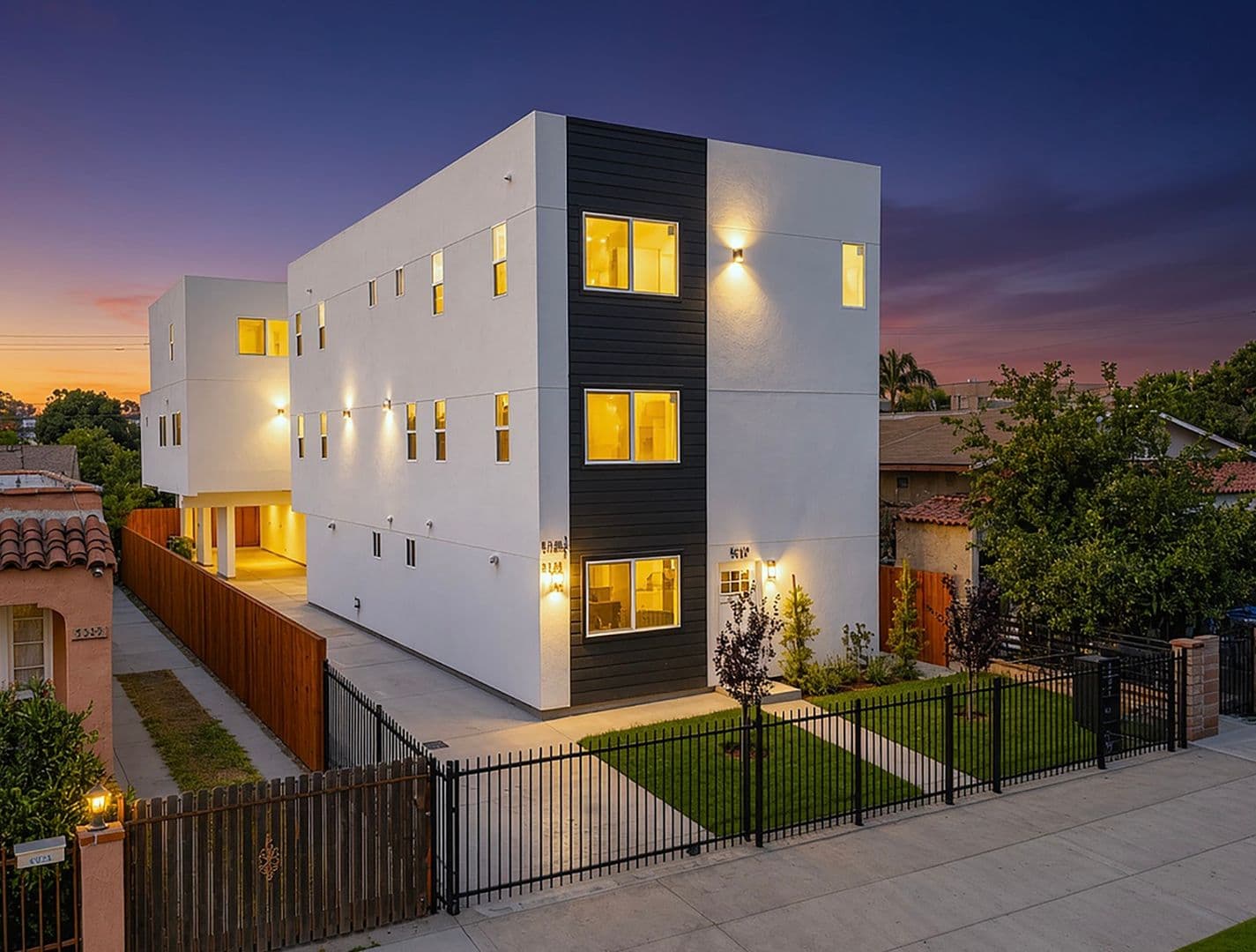 Los Angeles Townhome: 5327 Geer St