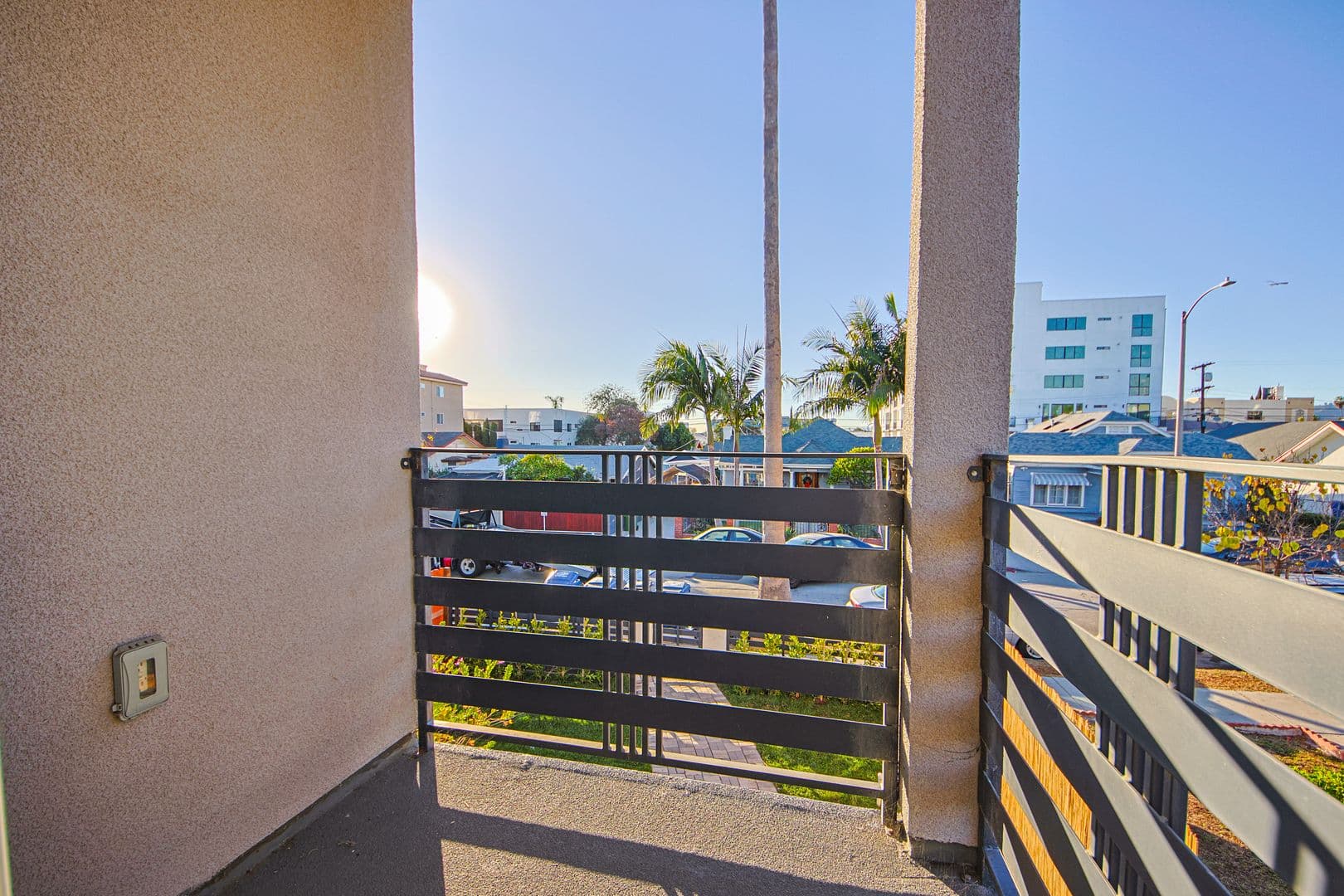Los Angeles Apartment: 620 N Serrano Ave