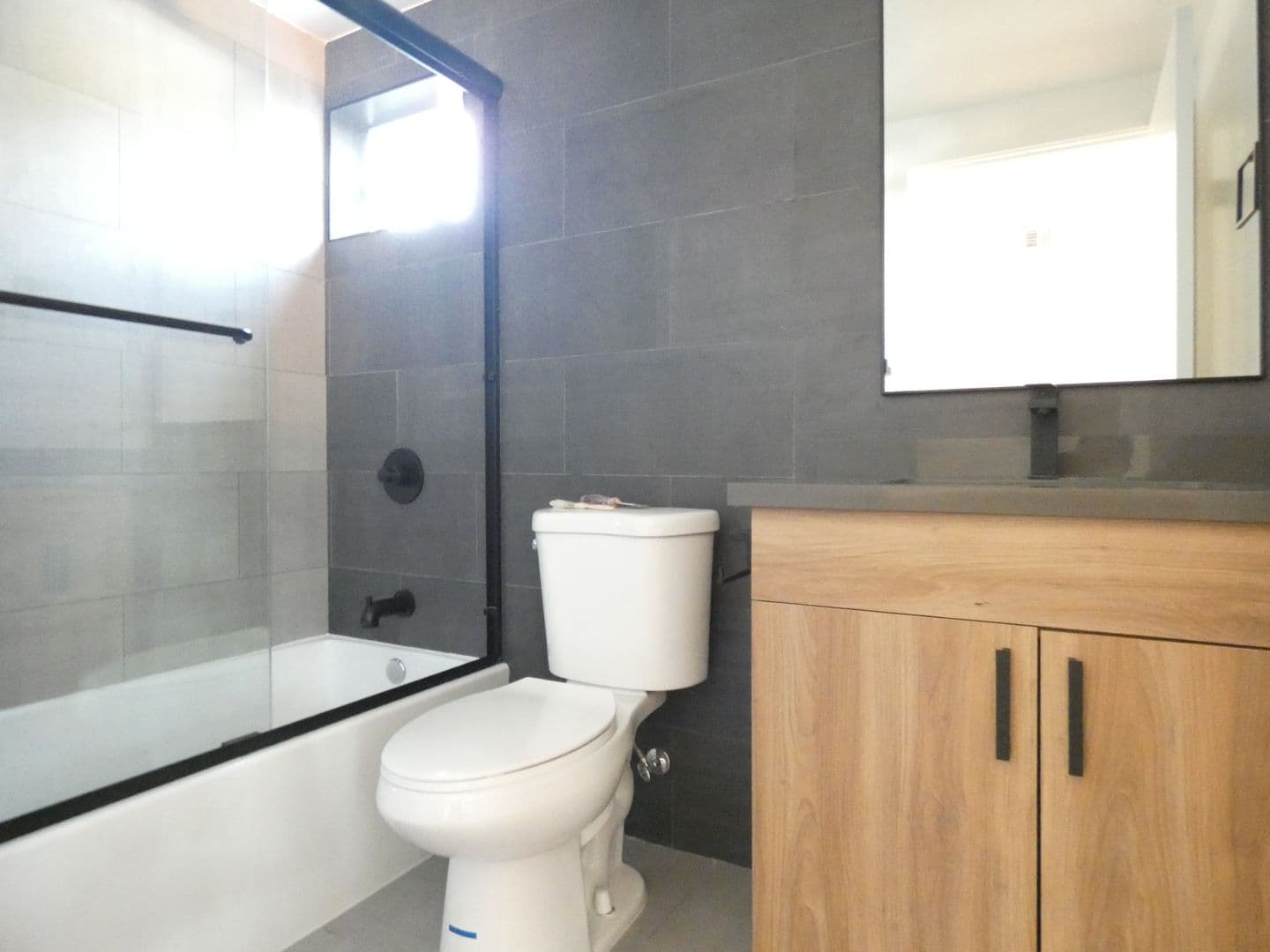 North Hollywood Apartment: 6034 Craner Ave