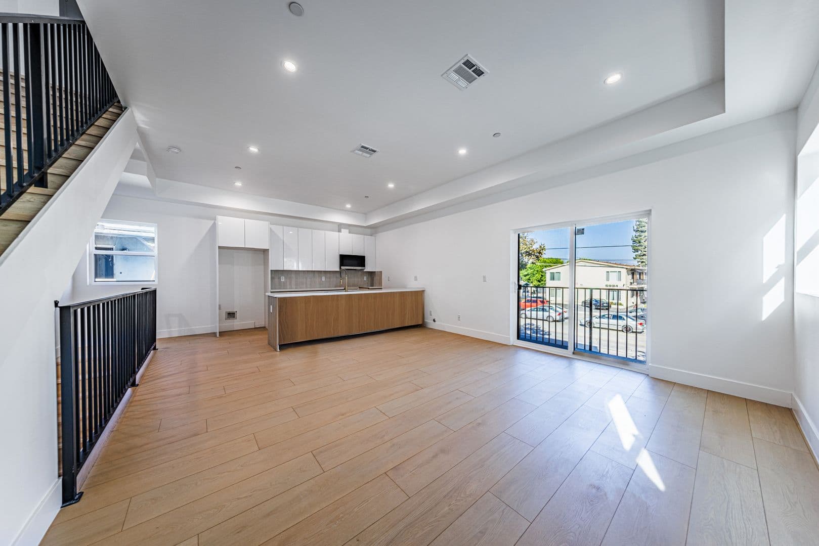 Sherman Oaks Apartment: 5931 Woodman Ave