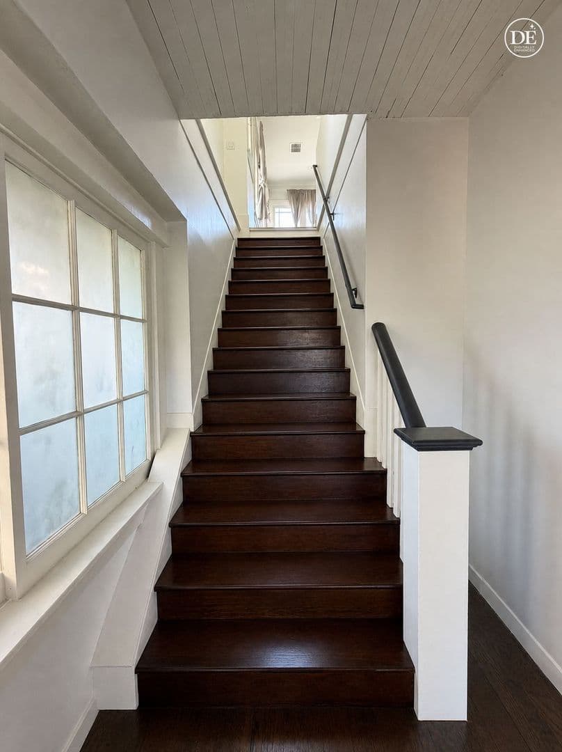Los Angeles Apartment: 1112 Browning Blvd