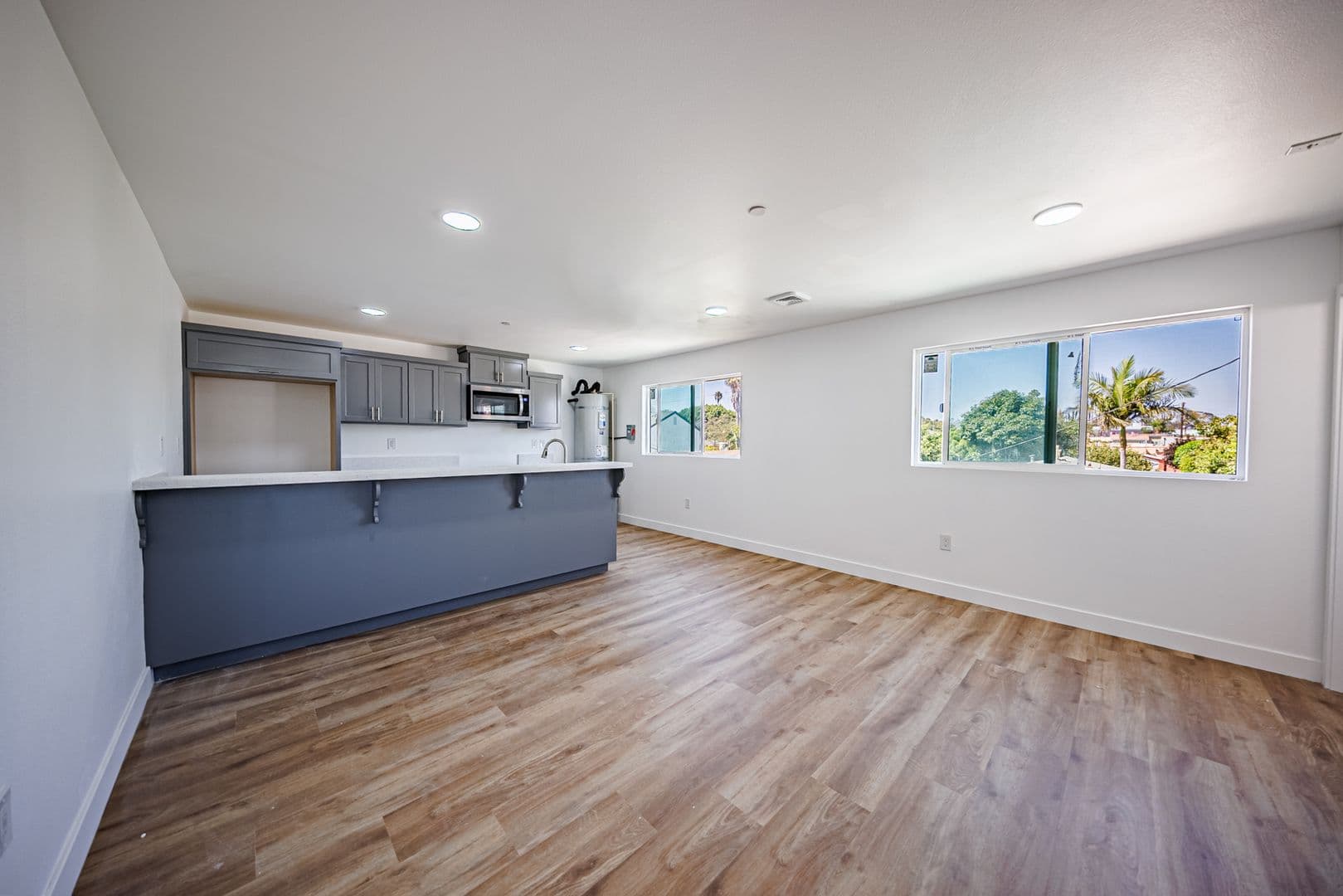 Los Angeles Townhome: 5327 Geer St