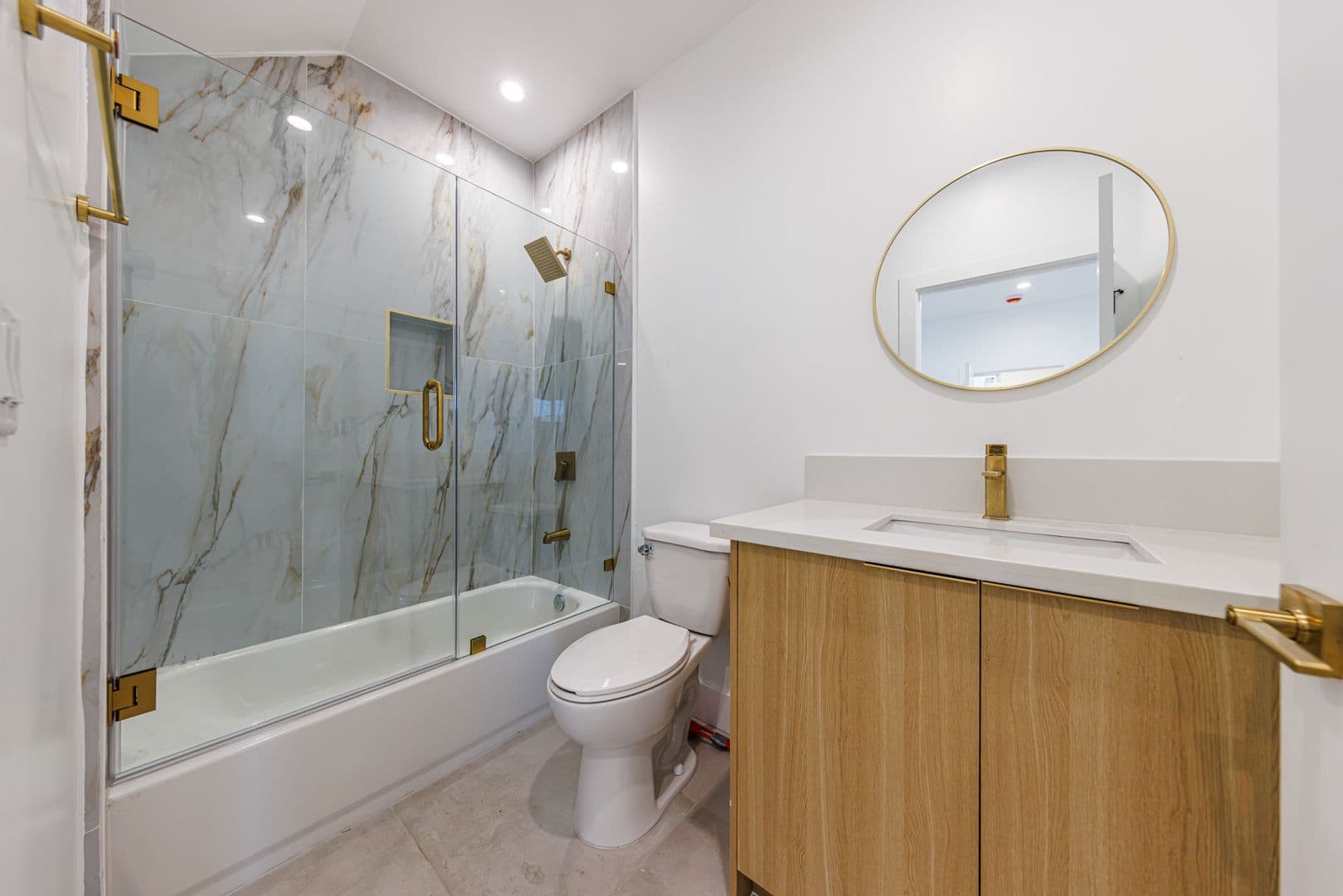 Sherman Oaks Apartment: 5931 Woodman Ave