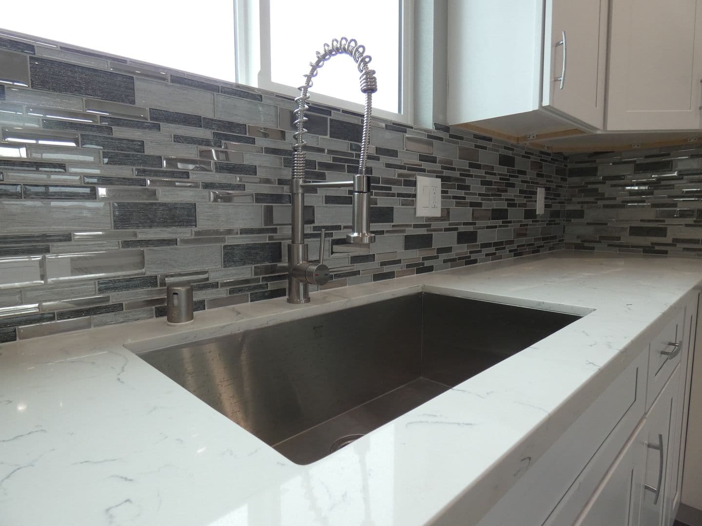Los Angeles Apartment: 1628 S La Brea Ave
