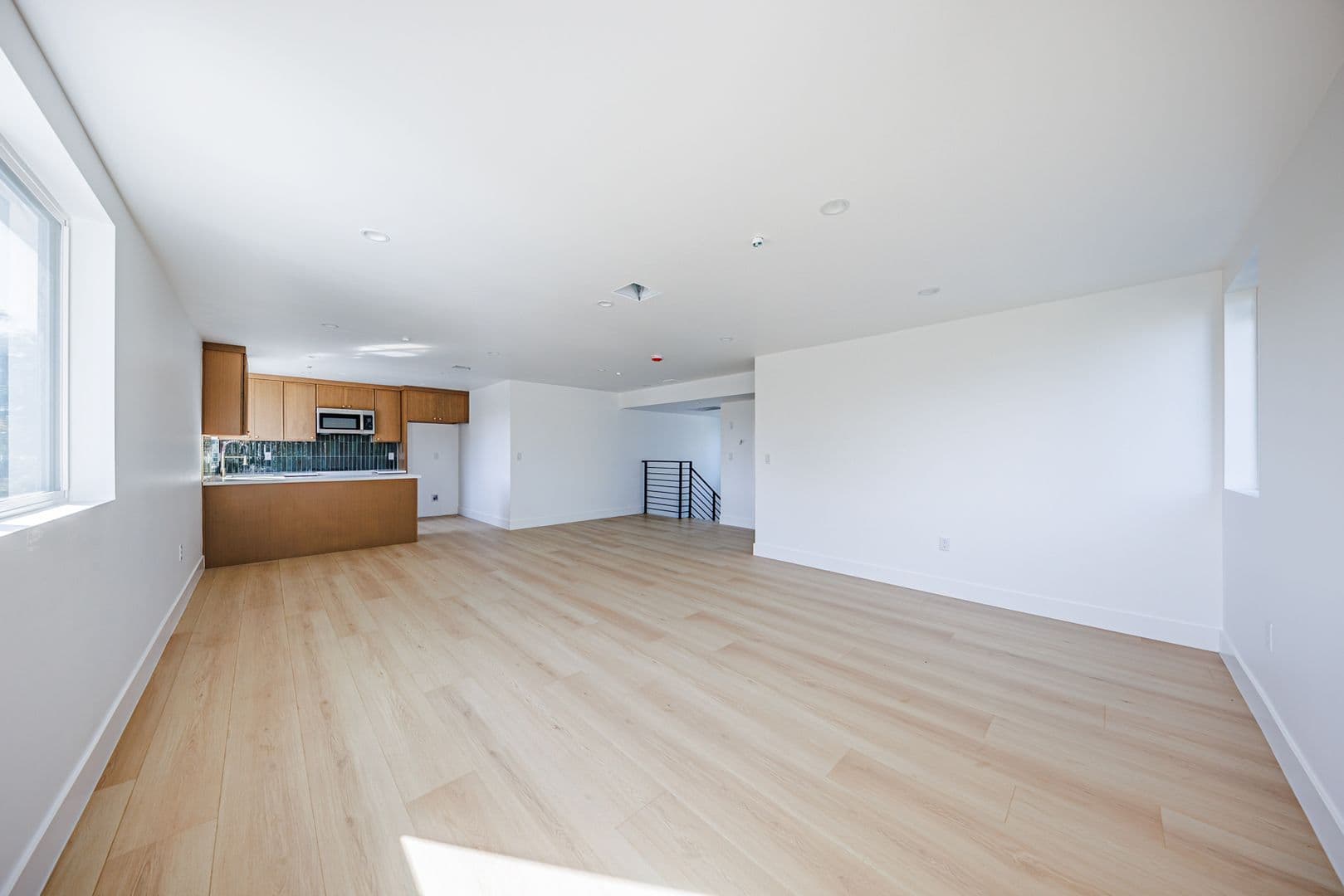Los Angeles Apartment: 3442 West Blvd
