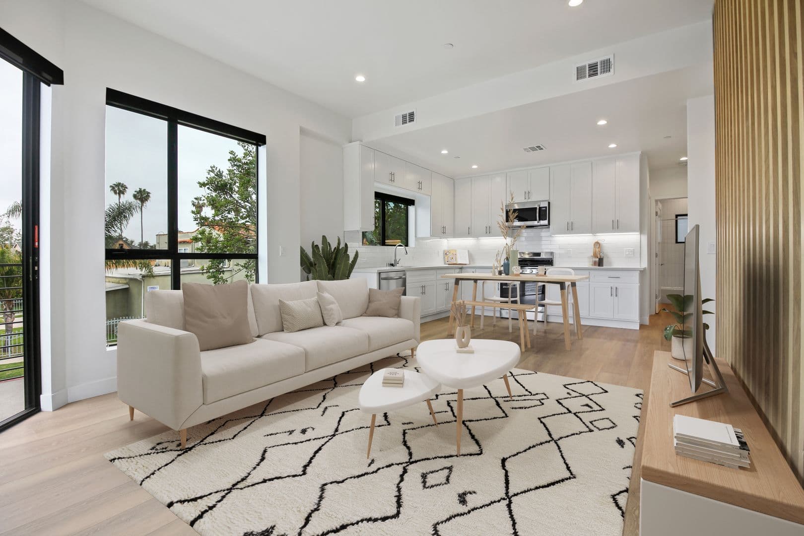 Los Angeles Apartment: 3460 Virginia Rd