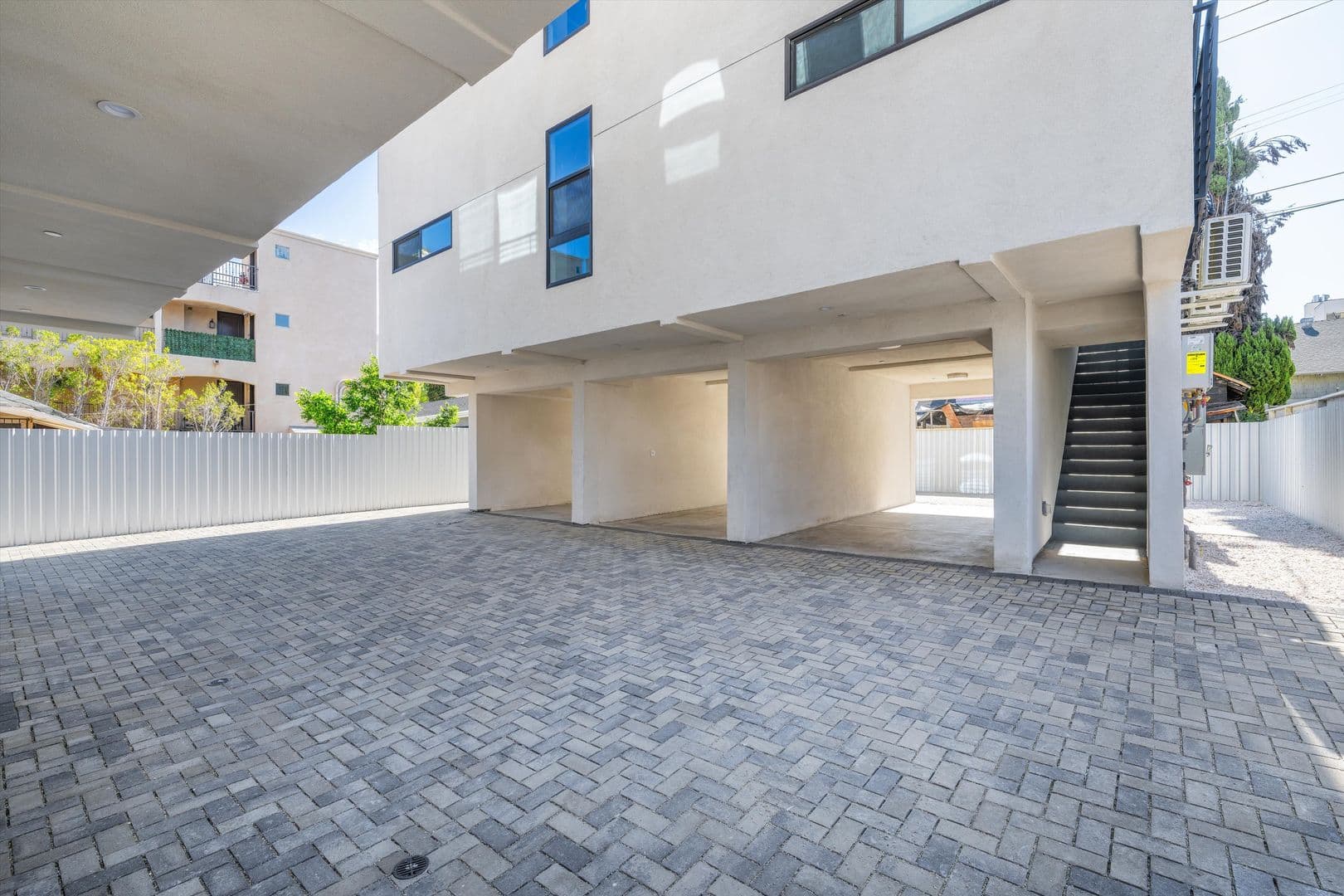 Los Angeles Apartment: 926 S Harvard Blvd