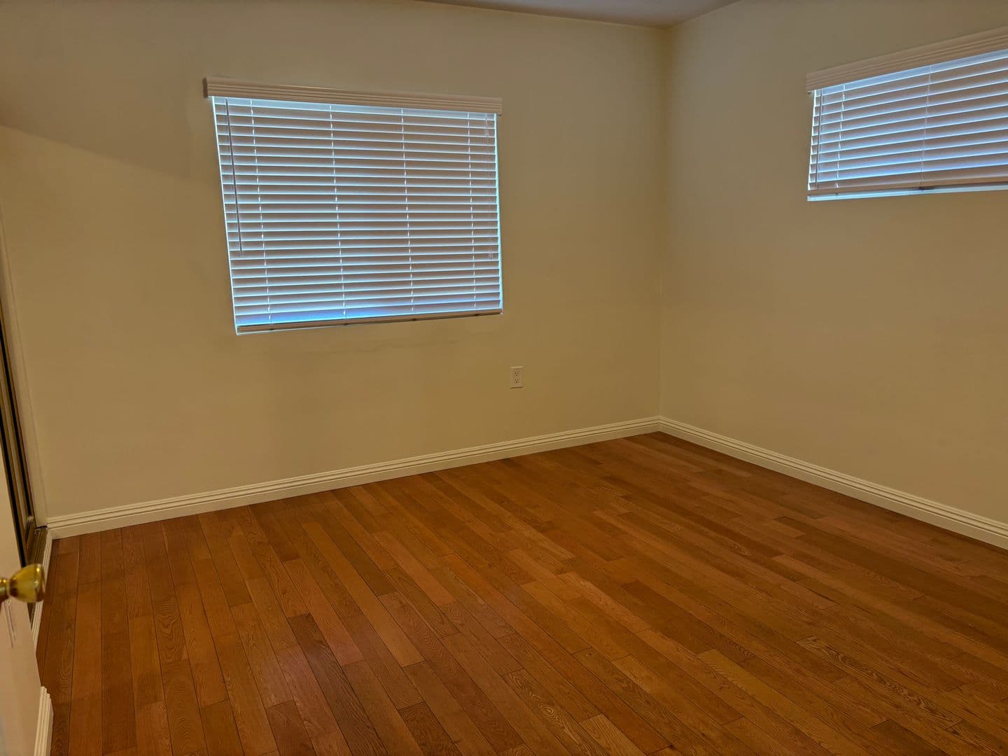 Sun Valley House: 11248 Lull Street