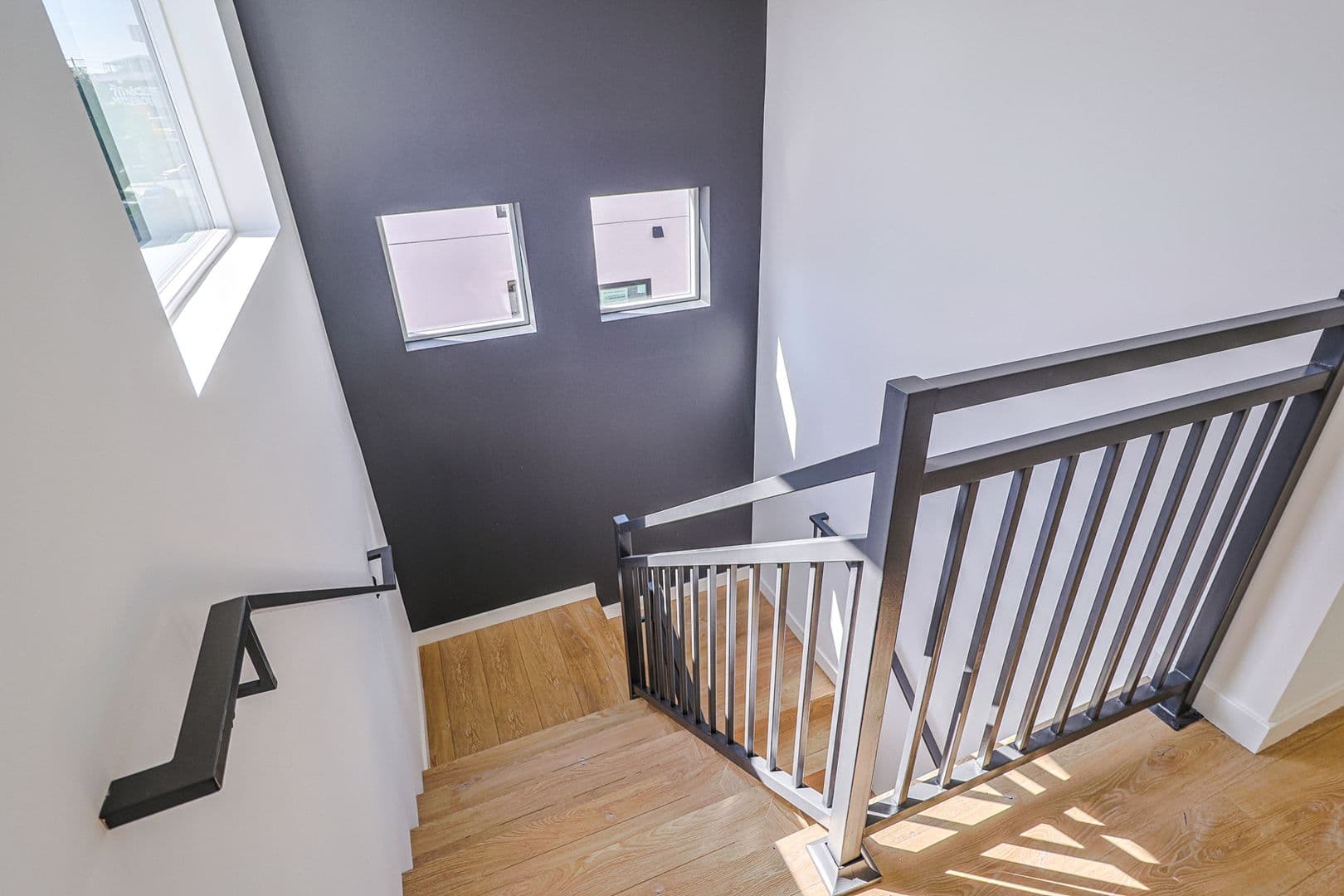 Los Angeles Apartment: 1227 N June St