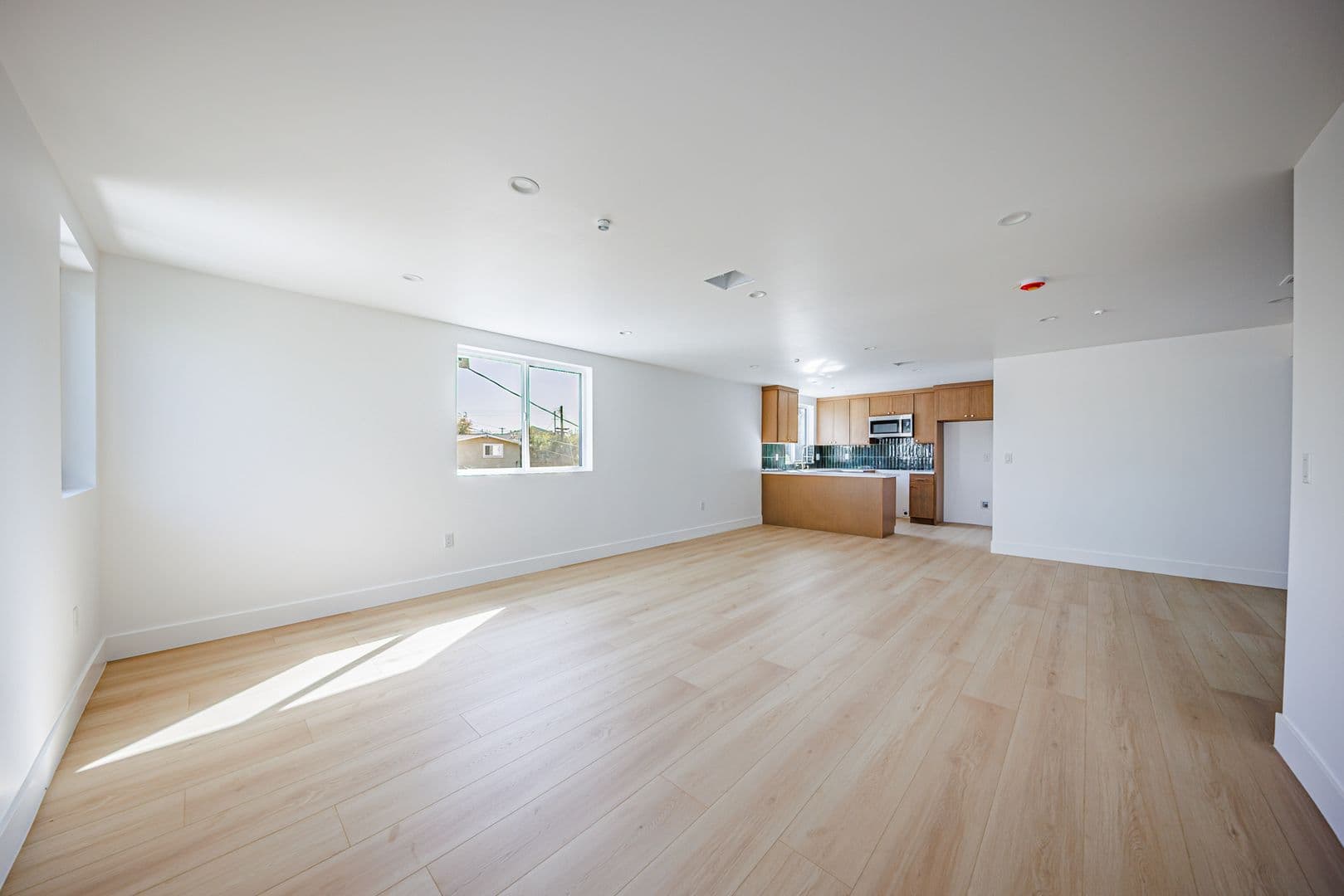 Los Angeles Apartment: 3442 West Blvd