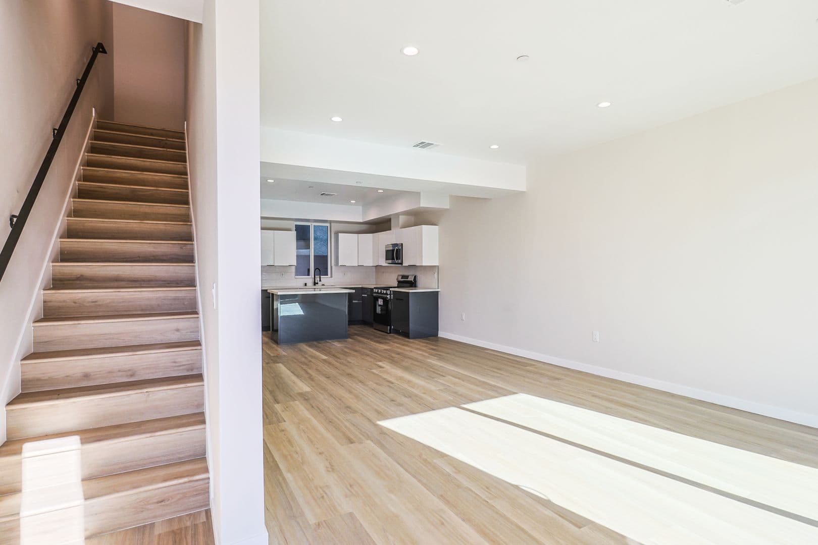 Los Angeles Apartment: 5517 Glennie Ln
