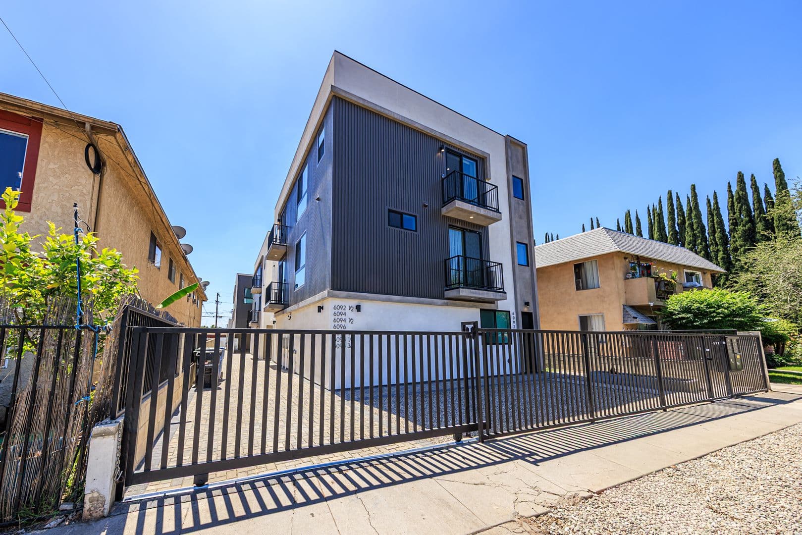 Los Angeles Apartment: 6092 La Prada St
