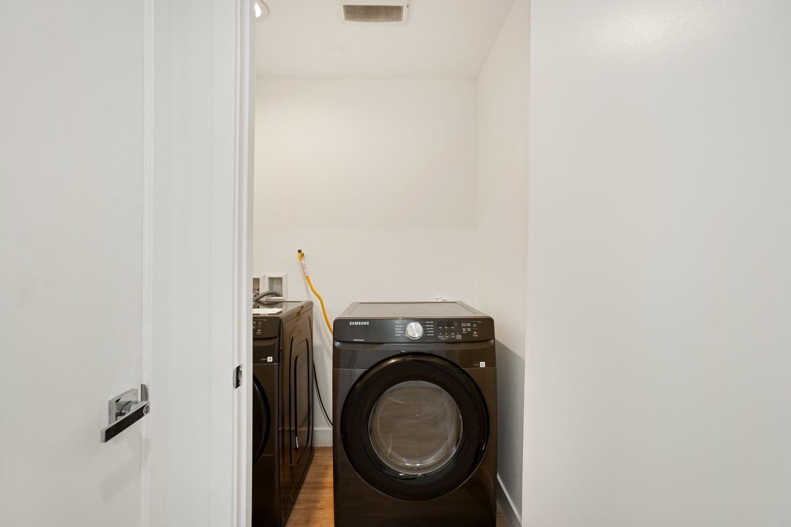 Los Angeles Apartment: 443 N Heliotrope Dr