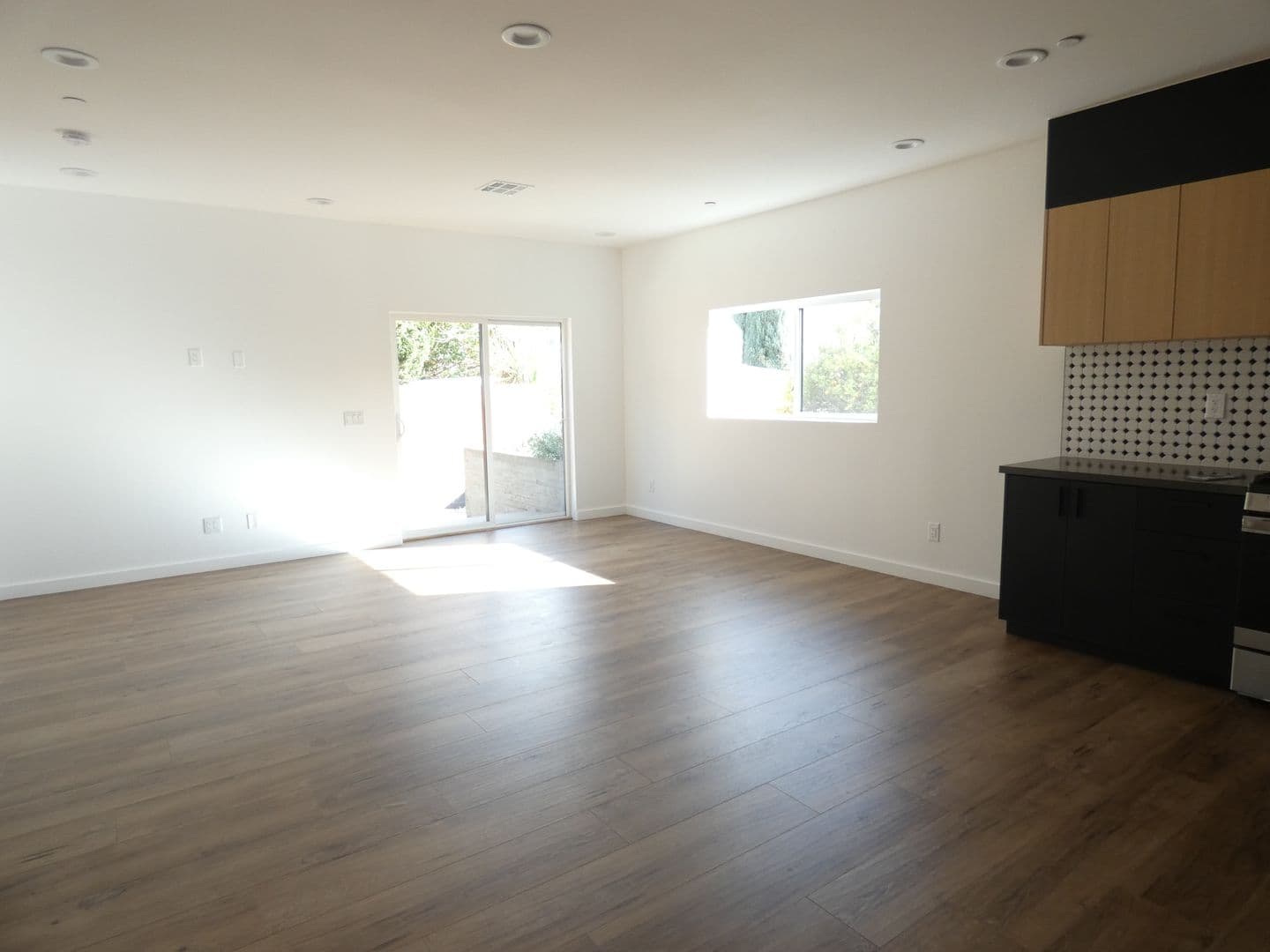 North Hollywood Apartment: 6034 Craner Ave