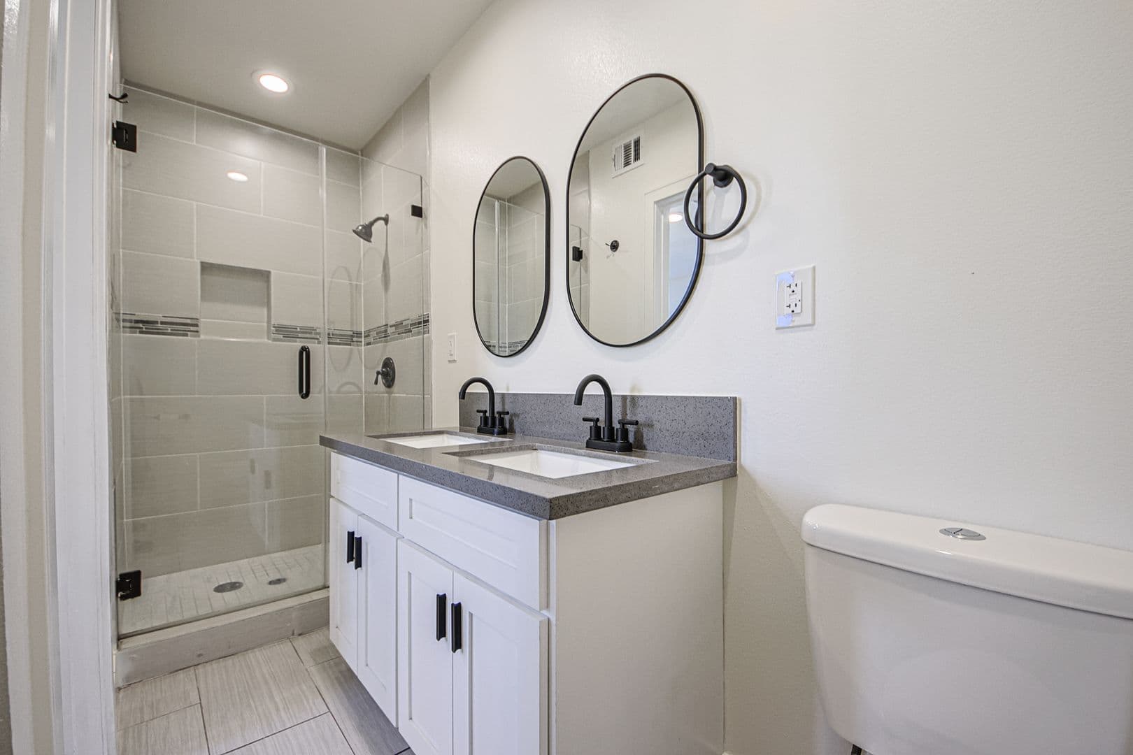 Los Angeles Apartment: 620 N Serrano Ave